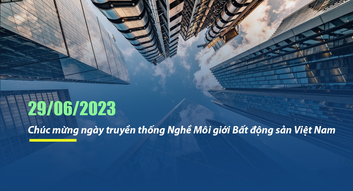 Các nhà môi giới bất động sản đang làm việc